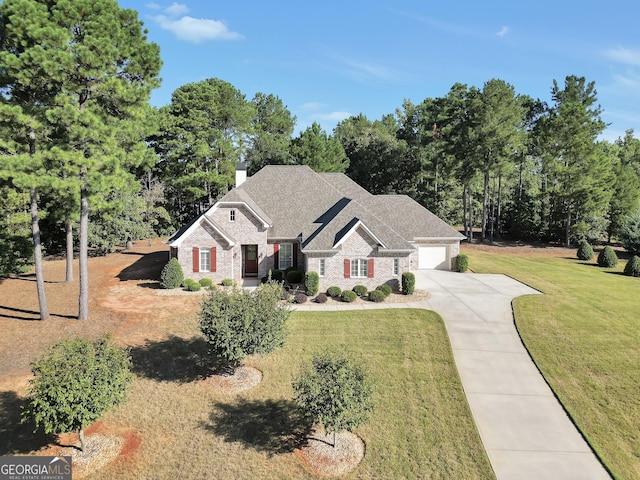 view of front facade featuring a garage and a front yard