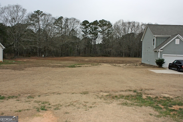 view of yard featuring a garage