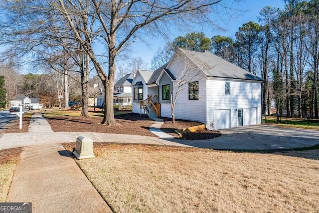 view of front facade featuring a garage