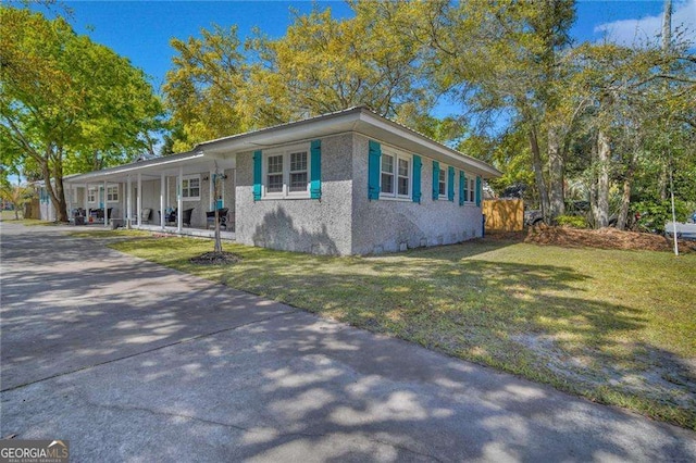 ranch-style home with a front lawn