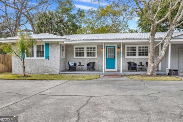 single story home featuring covered porch