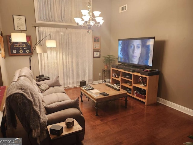 living room featuring hardwood / wood-style flooring and an inviting chandelier