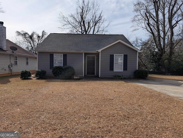 view of front of home with a front lawn