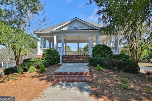 property entrance with covered porch