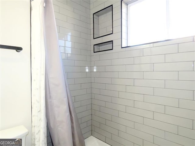 bathroom featuring curtained shower