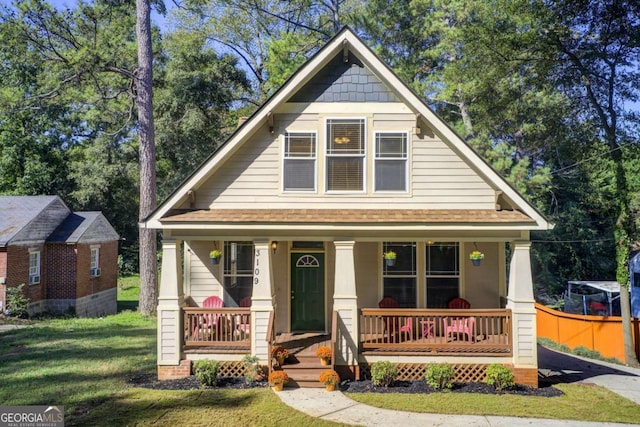 view of front of house featuring covered porch and a front lawn