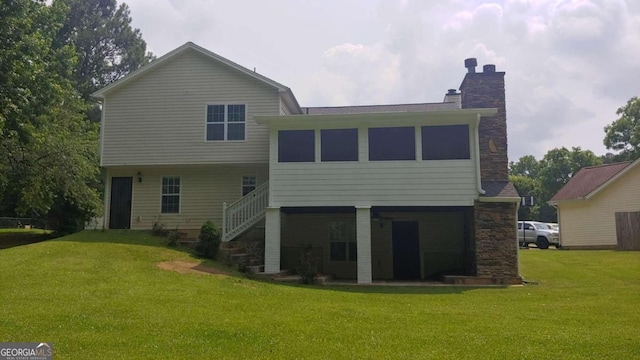 back of house featuring a lawn