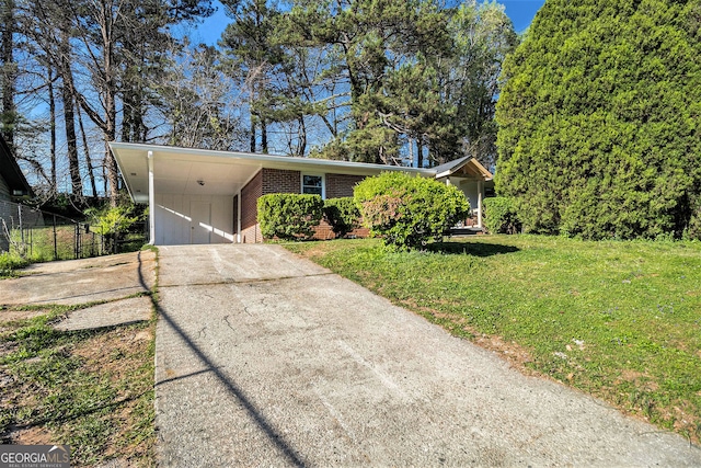 view of front of property with a carport and a front yard