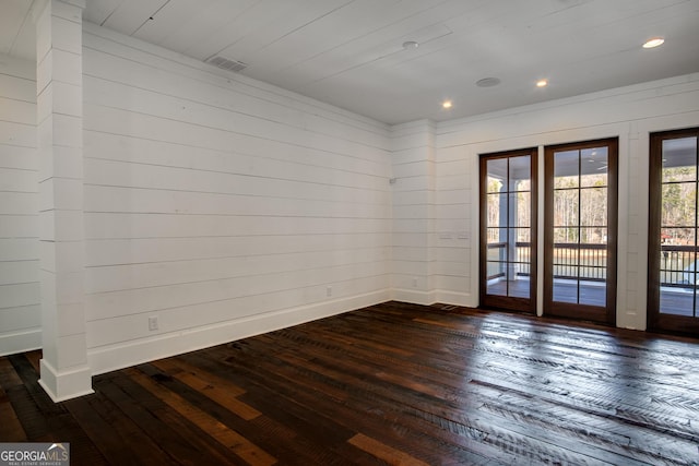 spare room featuring dark wood-type flooring