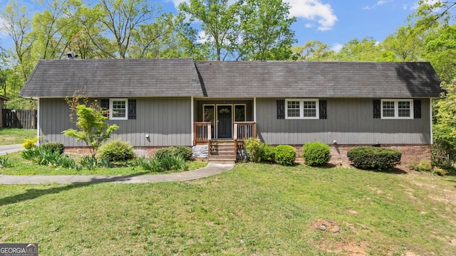 102 Margo Trl SE, Rome, GA 30161 - ranch-style home featuring a front yard and roof with shingles