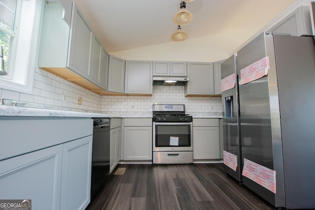 kitchen featuring gray cabinetry, dark wood-type flooring, stainless steel appliances, tasteful backsplash, and vaulted ceiling