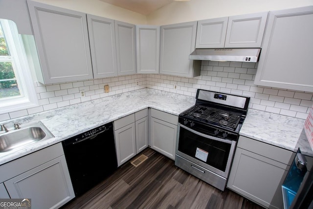 kitchen with gas range, dishwasher, sink, dark hardwood / wood-style flooring, and gray cabinets