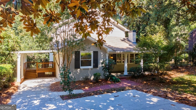 view of front of property featuring a wooden deck