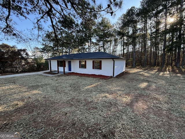 exterior space featuring a front lawn