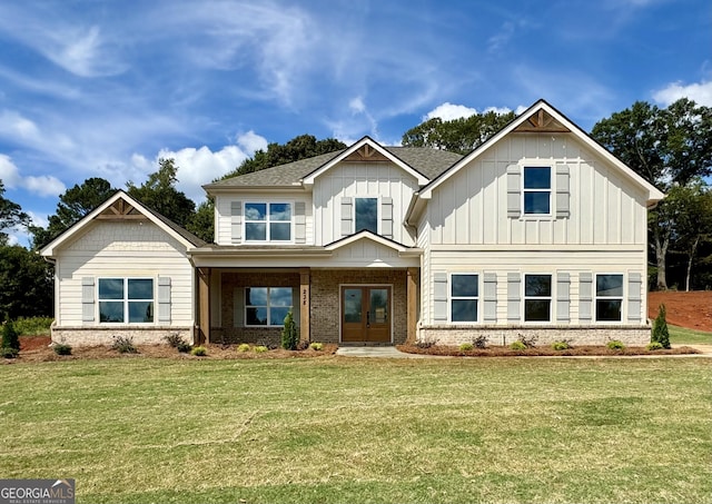 craftsman house featuring a front lawn