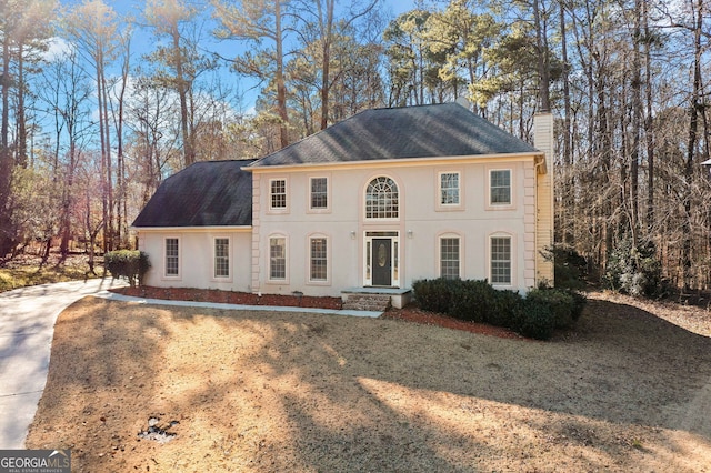 view of front of property with a front lawn