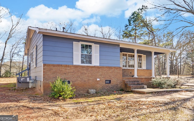 view of front of property with a porch