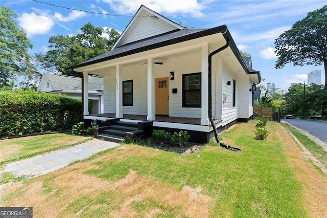 view of front of home featuring a porch and a front lawn