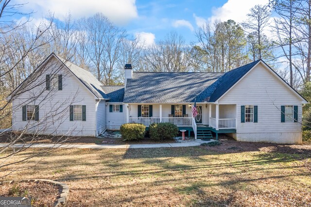 view of front of property with a porch and a front lawn