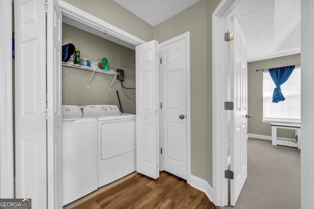 washroom featuring independent washer and dryer, carpet floors, and a textured ceiling