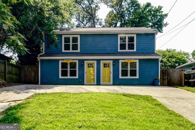 view of front property featuring a front lawn