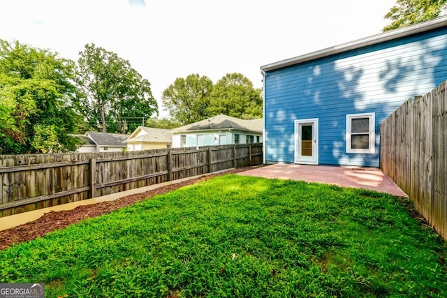 view of yard featuring a patio area