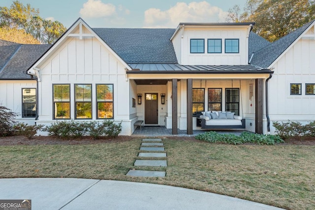 view of front of home featuring a front lawn, covered porch, and an outdoor hangout area