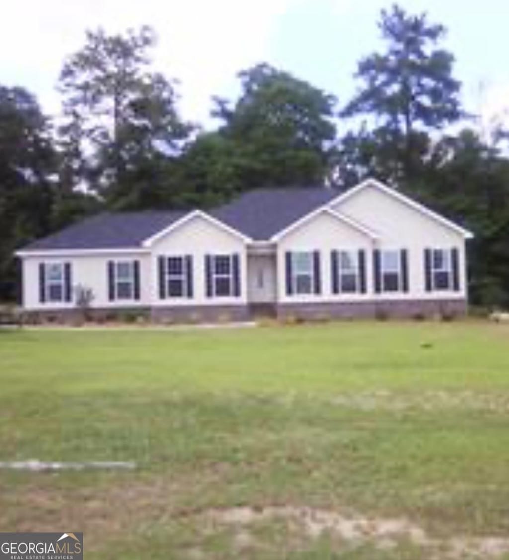 ranch-style house with a front lawn