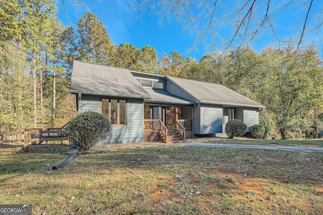 view of front of home featuring a porch and a front lawn