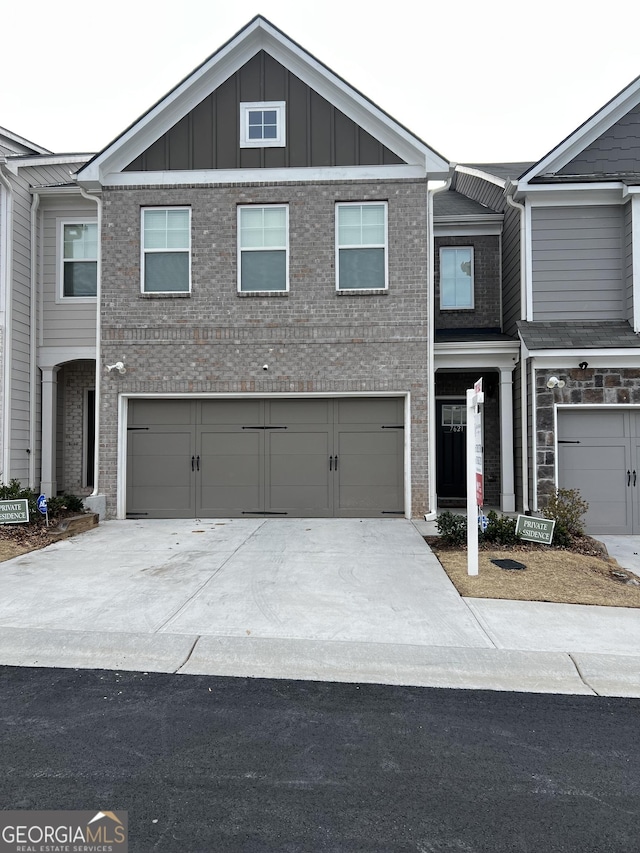 townhome / multi-family property featuring a garage