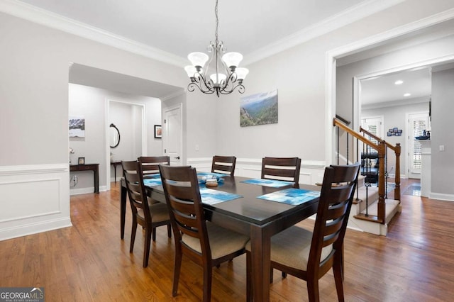 dining space featuring ornamental molding, dark hardwood / wood-style floors, and a notable chandelier