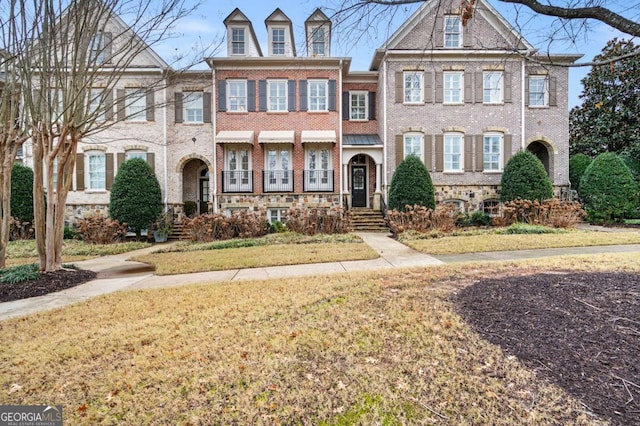 view of front of home with a front yard