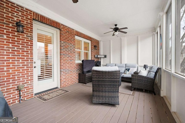 sunroom with ceiling fan