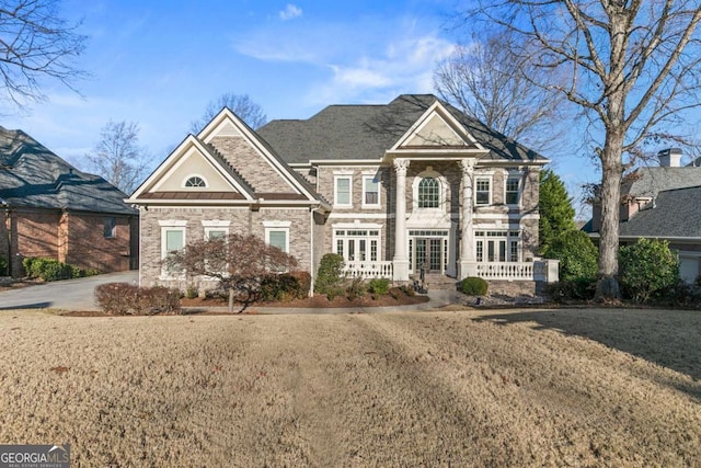 view of front of home with a front lawn