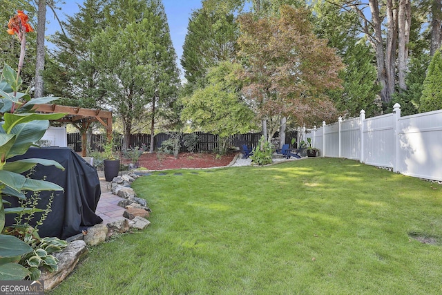 view of yard featuring a pergola