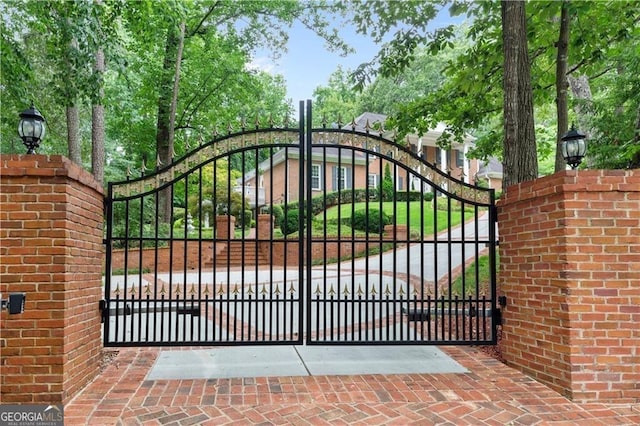 1120 Heards Ferry Rd, Sandy Springs, GA 30328 - view of gate