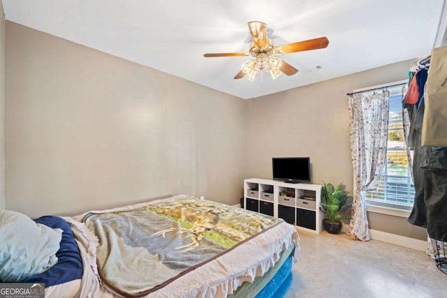 bedroom with ceiling fan