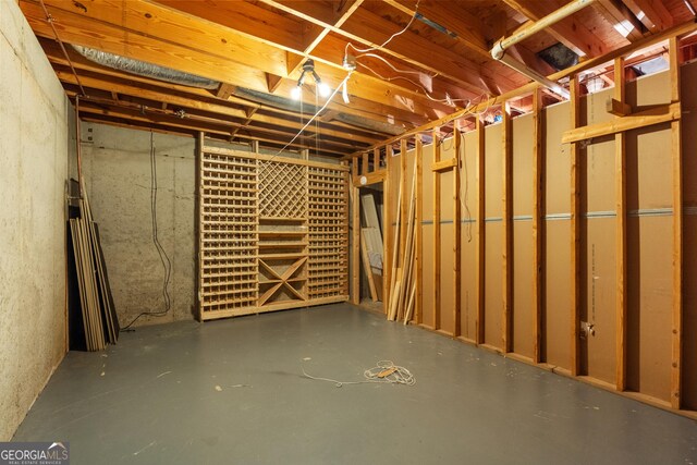 full bathroom featuring a notable chandelier, shower / tub combo, vanity, and toilet