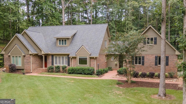 view of front of home featuring a front yard