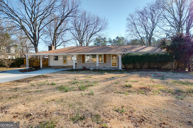 single story home with a carport