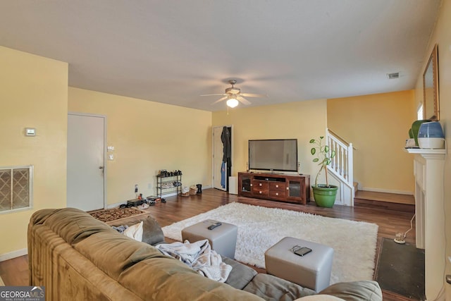 living room featuring wood-type flooring and ceiling fan