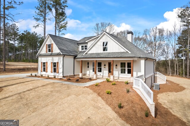 view of front of home with covered porch and a garage