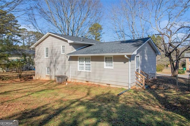 rear view of house featuring a yard