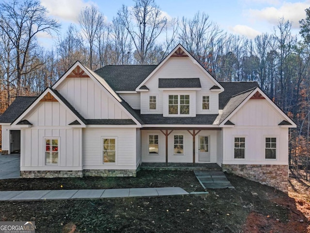 view of front facade with covered porch