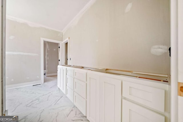 bathroom featuring ornamental molding