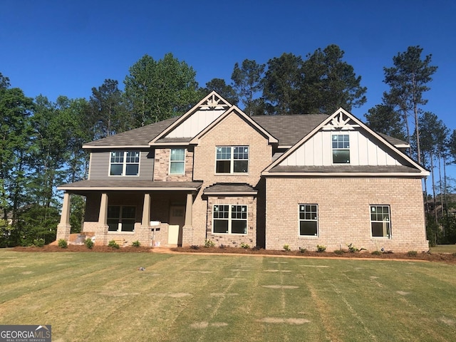 craftsman inspired home featuring a front lawn and a porch