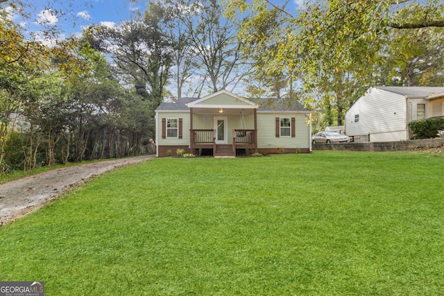 view of front of property featuring a front lawn and a porch