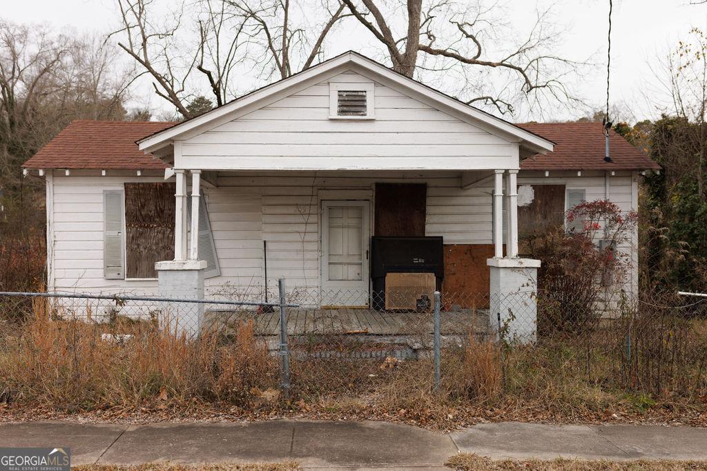 view of front facade with covered porch