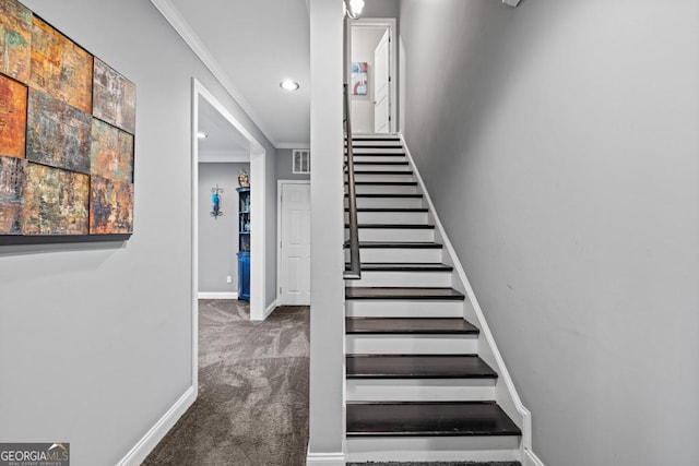 staircase featuring carpet floors and crown molding