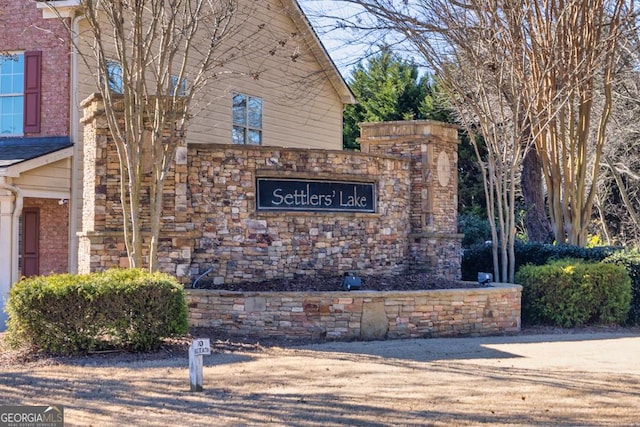 view of community / neighborhood sign